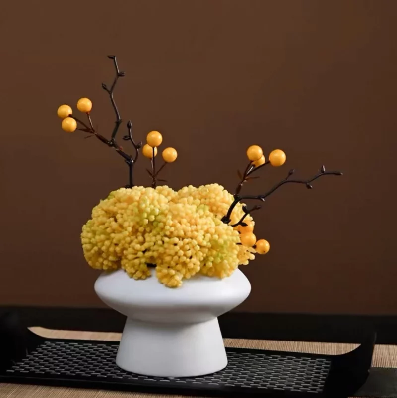 Arrangement floral jaune – baies et fruits jaunes