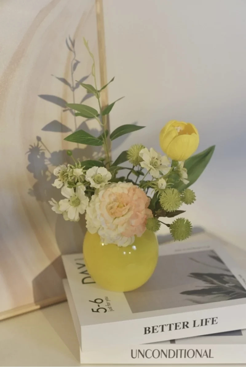 “Renaissance Florale” – Composition Minimaliste