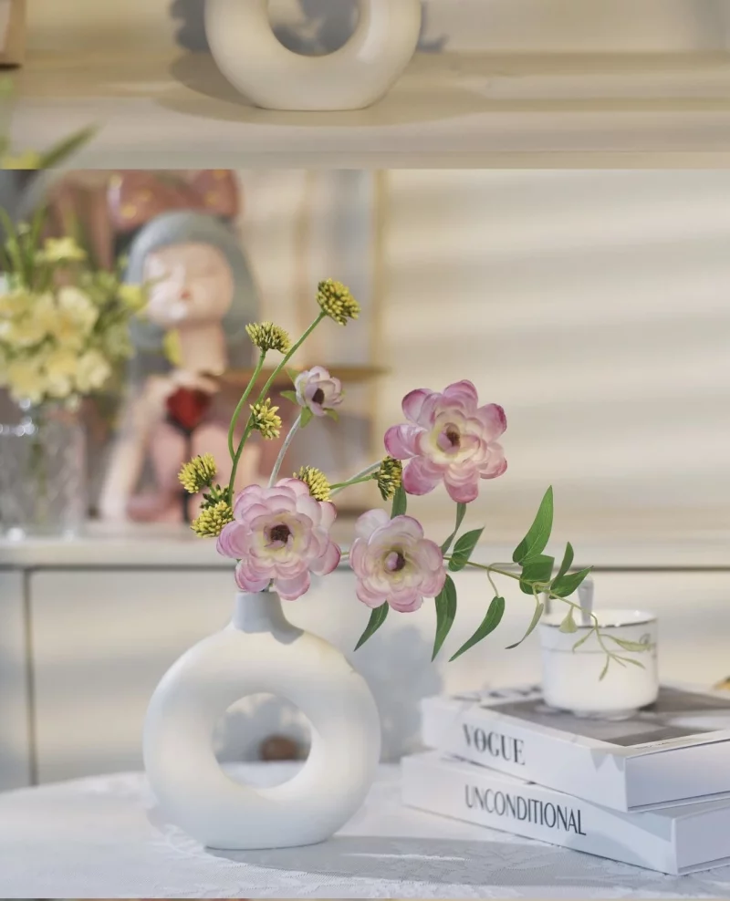 Renoncules “Rosée Matinale” avec Support Donut