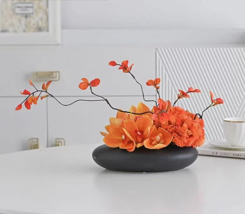 Composition florale élégante – Magnolias oranges et Dahlias