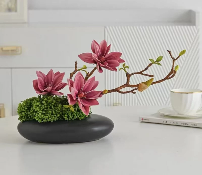 Arrangement de magnolias aux couleurs variées