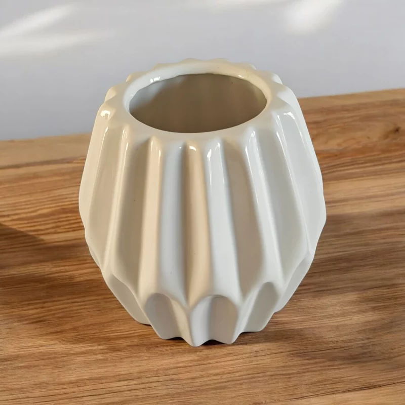 Petit vase blanc lunaire en céramqiue