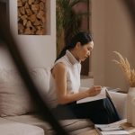 Créer une “Zen Zone” chez soi : le Rôle Clé d’une Composition Florale Apaisante