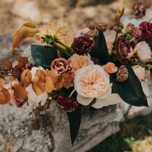 Fleurs Artificielles en Extérieur : Nos Conseils pour une Décoration Pérenne