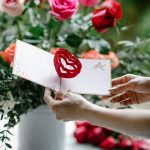Célébrer l’Amour : Pourquoi Offrir des Fleurs à la Saint-Valentin ?