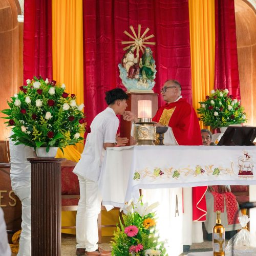 La Fleur dans l’Art Sacré : Symbole d’Éternité et de Sérénité